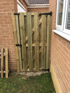 Side gate made to fit